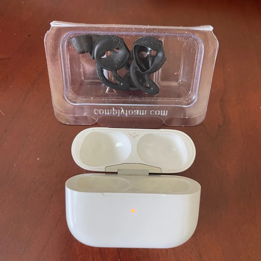 Apple AirPods Pro 1st Generation Charging Case only A190